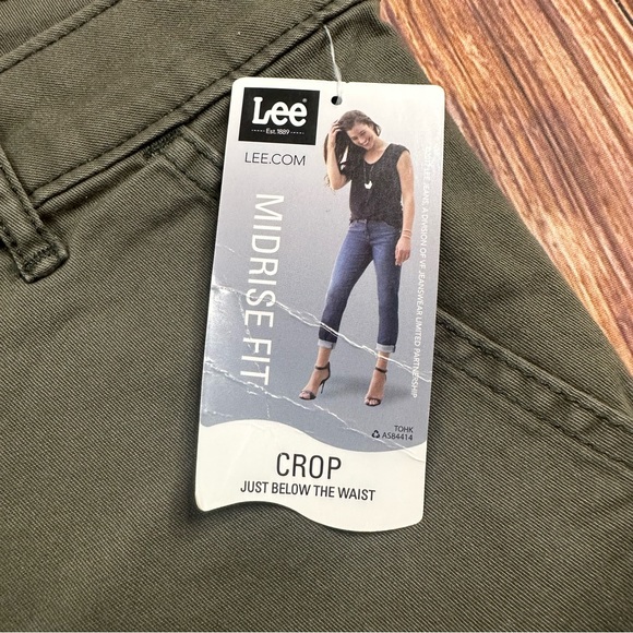 NWT Lee Crop Utility Cargo Pocket Pants Floral Embroidered Green Women’s Size 16 - Picture 5 of 16